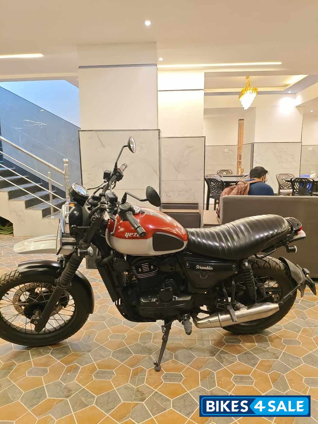 Yezdi Scrambler Dual Tone