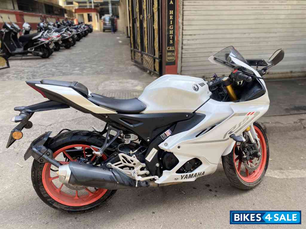 White Yamaha R15 V4 2025