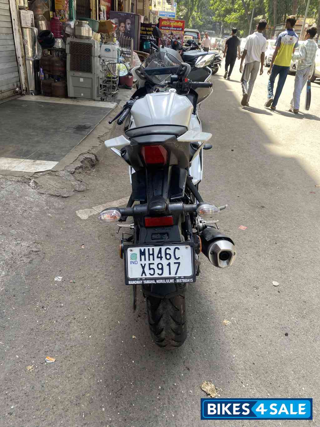 White Yamaha R15 V4 2025