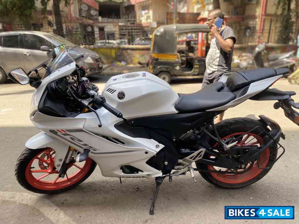 White Yamaha R15 V4 2025