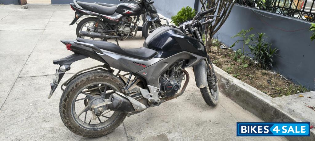 Blue Honda CB Hornet 160R