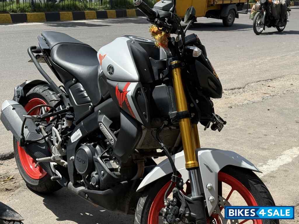 White Yamaha MT-15 BS6