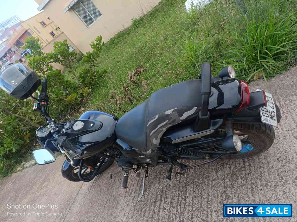 Black Bajaj Avenger Street 160 BS6