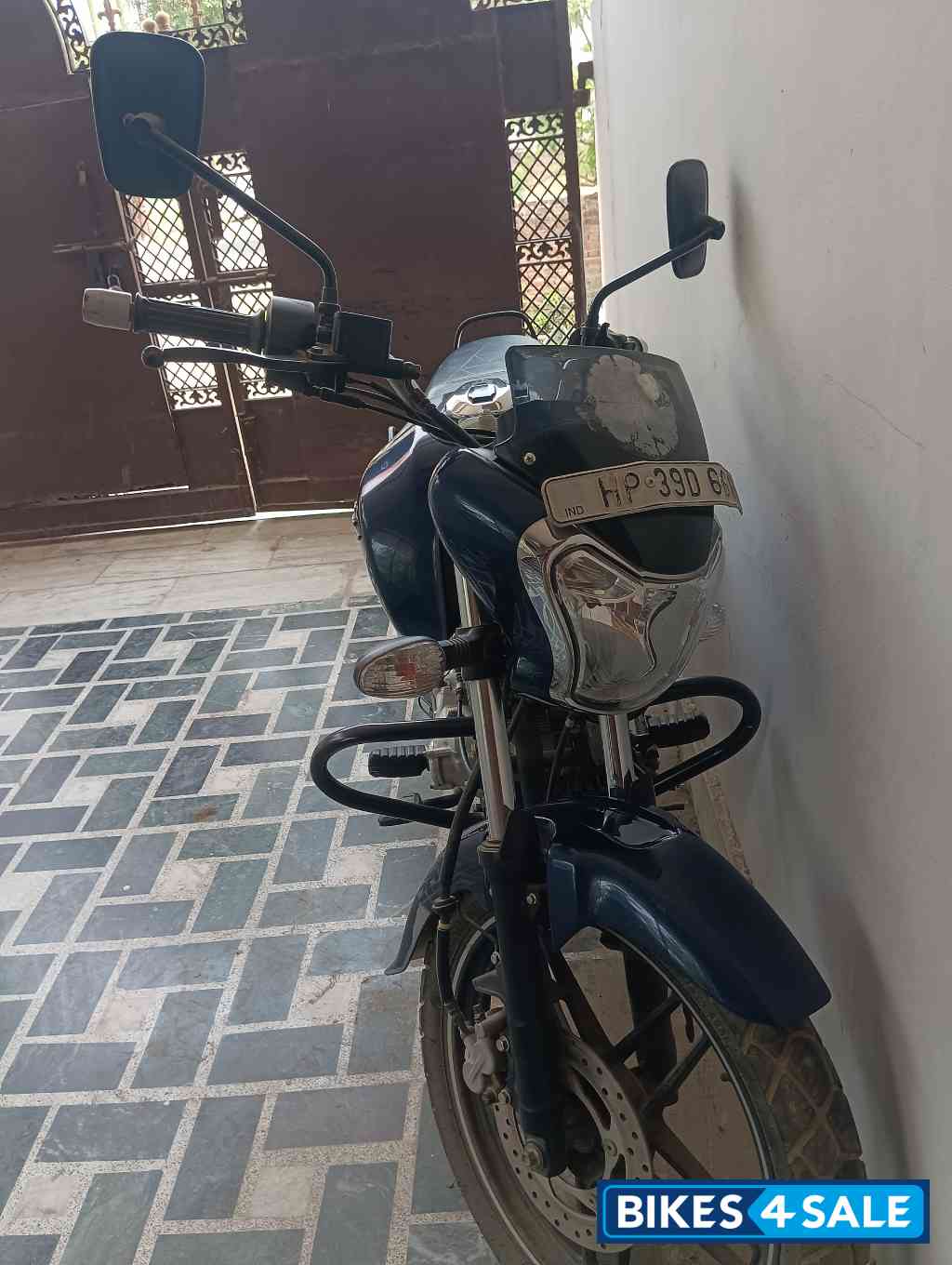 Bajaj V15