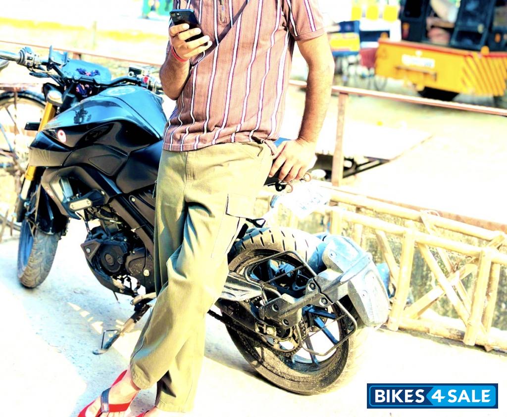 Black Yamaha MT-15