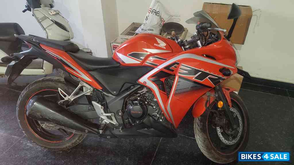 Sports Red Honda CBR 250R ABS Sports Red Honda CBR 250R ABS