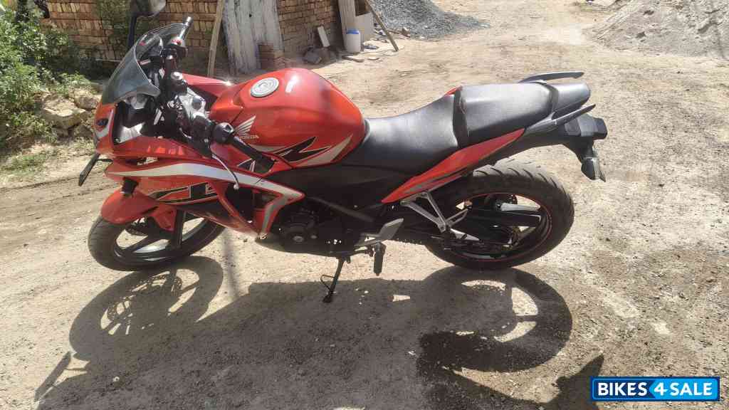 Sports Red Honda CBR 250R ABS Sports Red Honda CBR 250R ABS