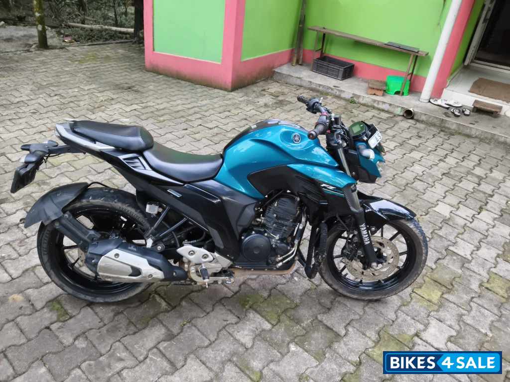 Cyan Metallic 6 Yamaha FZ25 Cyan Metallic 6 Yamaha FZ25