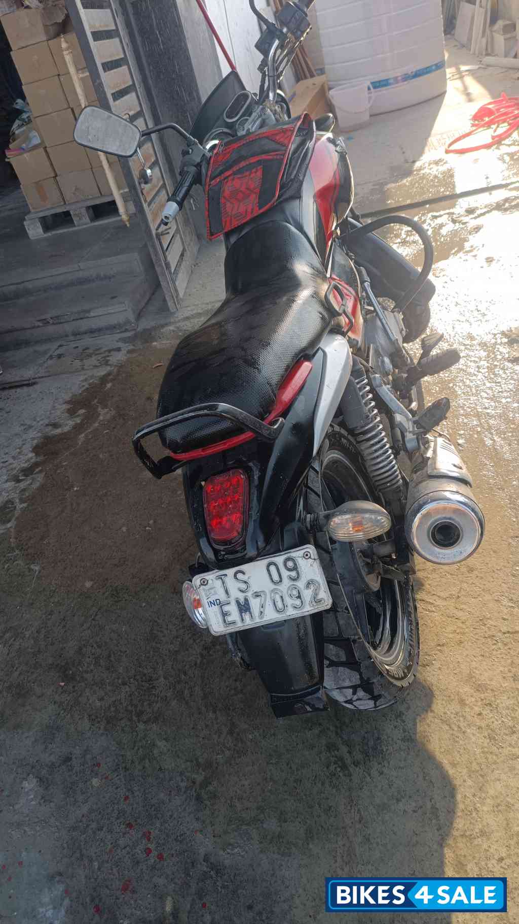 Bajaj V15