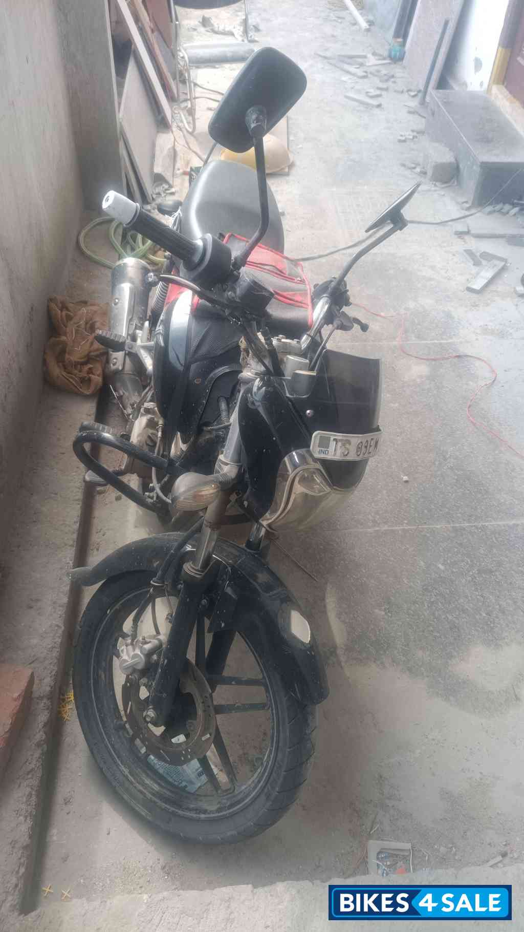 Bajaj V15