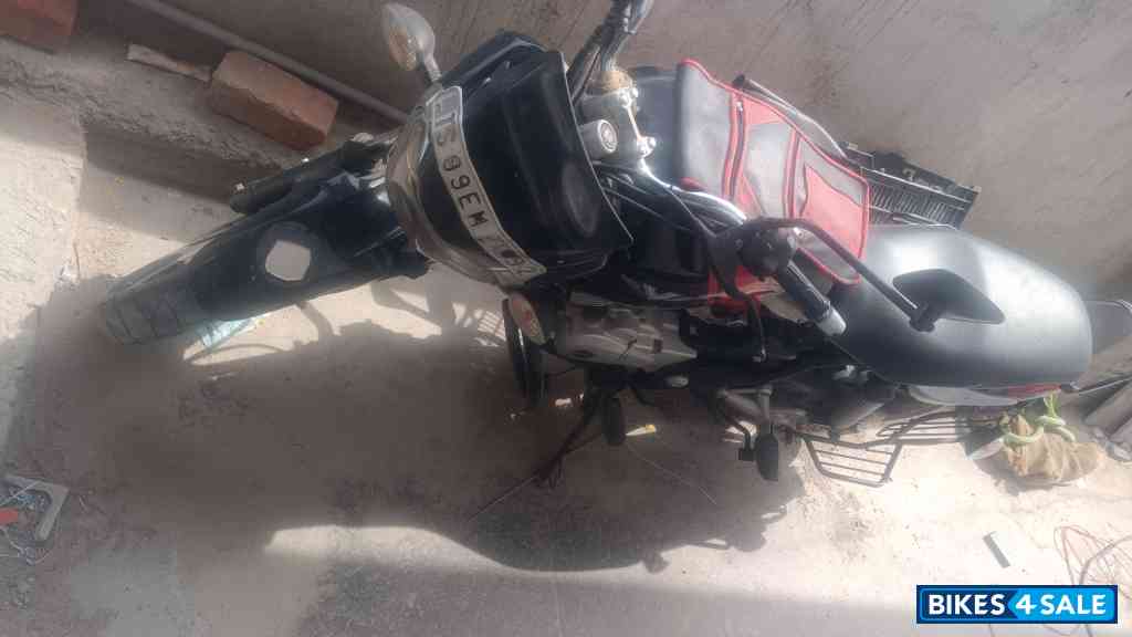 Bajaj V15