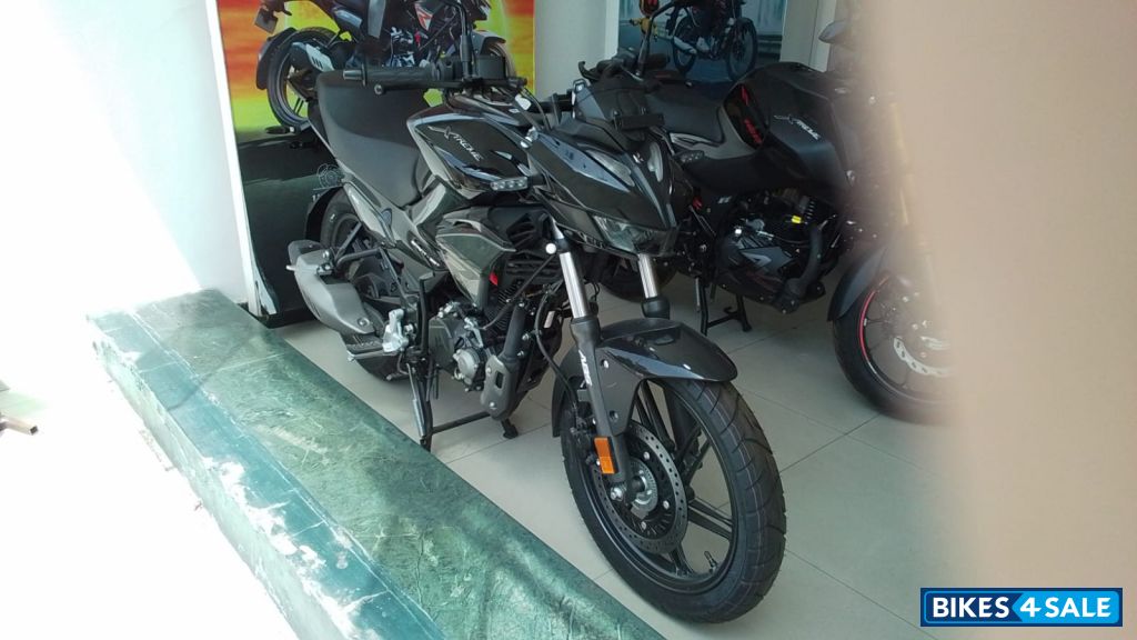 Black Hero Xtreme 125R