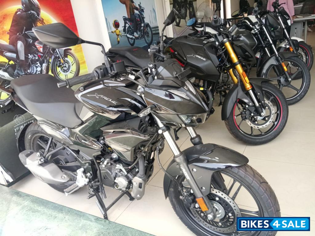 Black Hero Xtreme 125R Black Hero Xtreme 125R