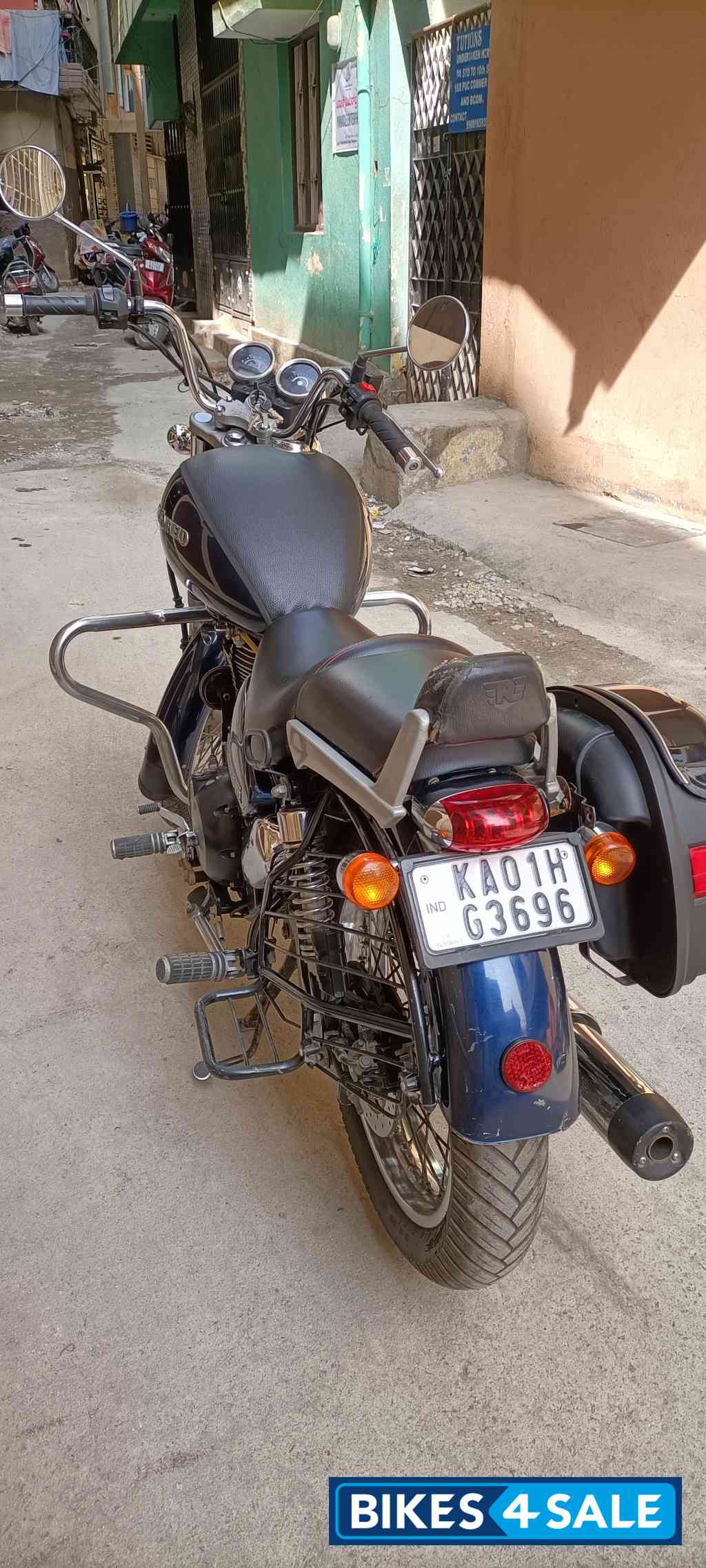 Blue Royal Enfield Thunderbird 350