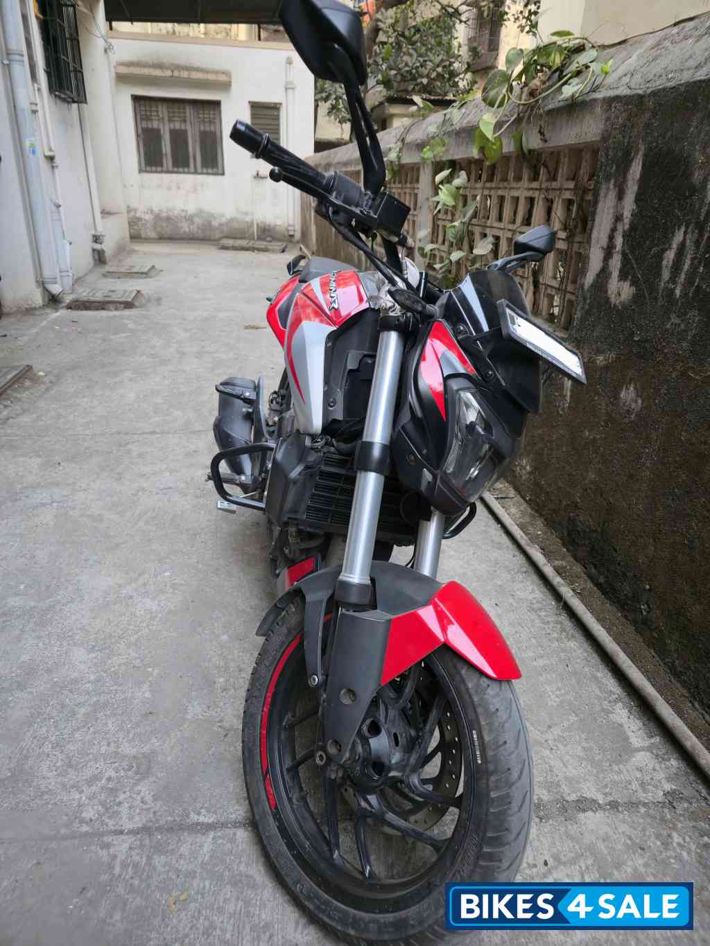 Bajaj Dominar 250 2022