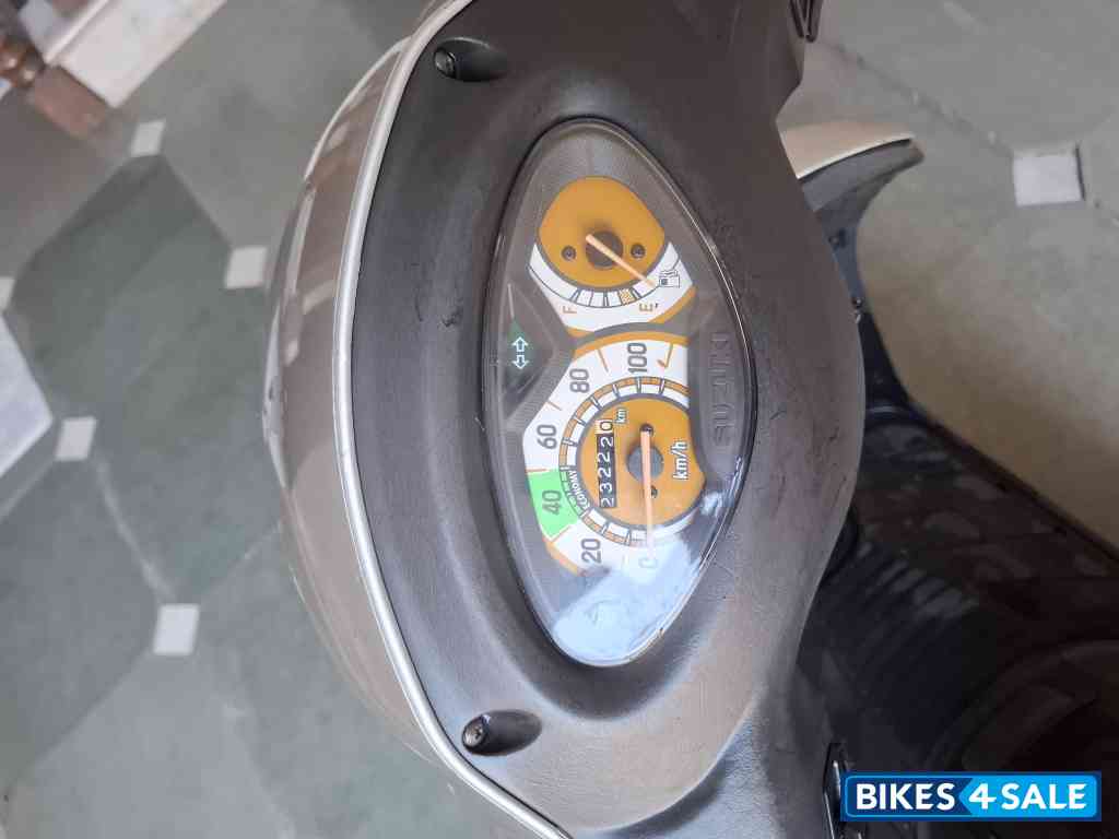 Met Silver Suzuki Access 125