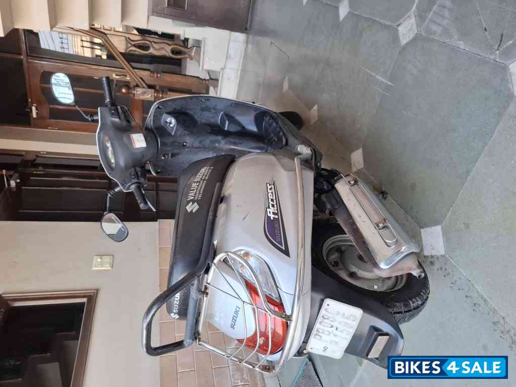Met Silver Suzuki Access 125