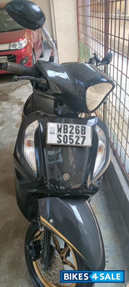 Black -golden Yamaha Fascino S