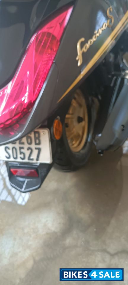 Black -golden Yamaha Fascino S