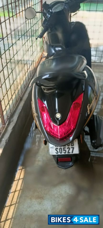 Black -golden Yamaha Fascino S