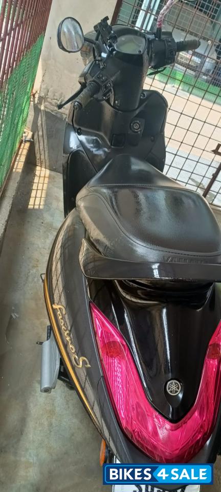 Black -golden Yamaha Fascino S