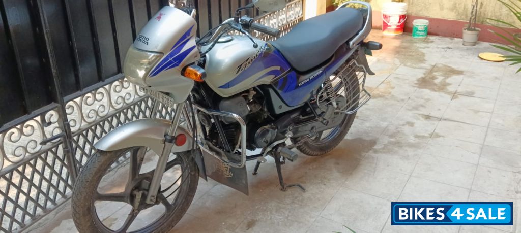 Silver-blue Hero Passion Plus