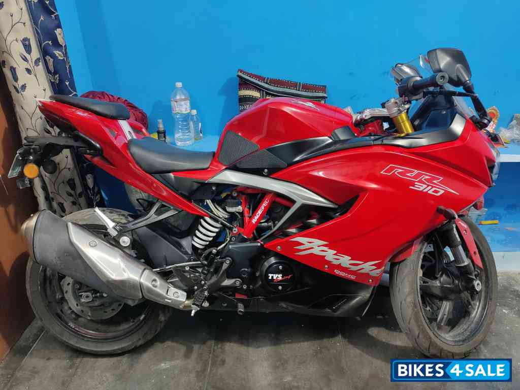 Red TVS Apache RR 310
