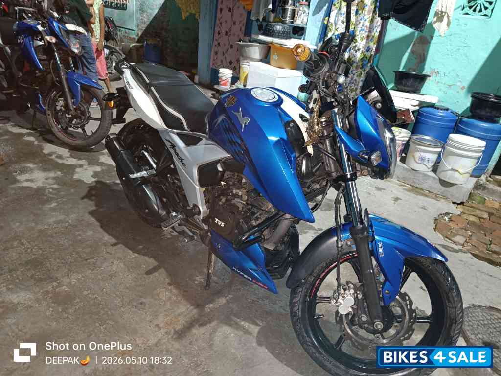 Blue TVS Apache RTR 160 4V