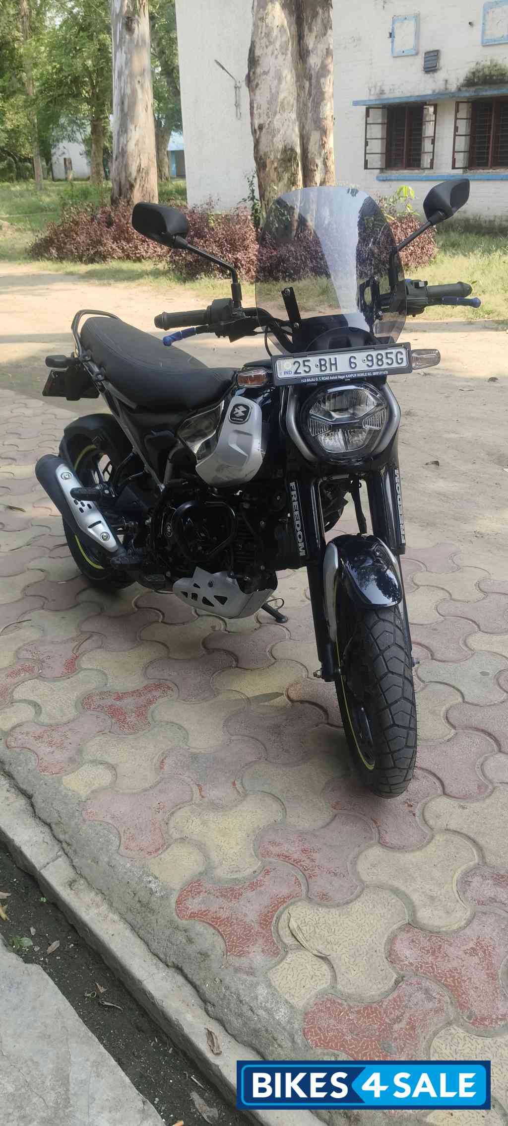 Ebony Black Gray Bajaj Freedom 125 NG04 Drum LED