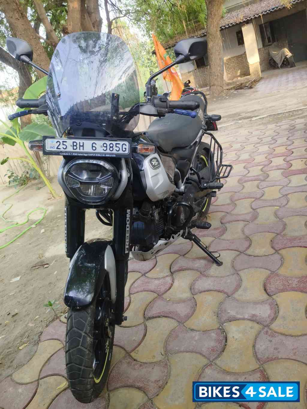 Ebony Black Gray Bajaj Freedom 125 NG04 Drum LED Ebony Black Gray Bajaj Freedom 125 NG04 Drum LED