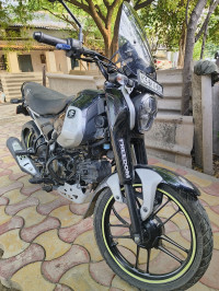 Ebony Black Gray Bajaj Freedom 125 NG04 Drum LED