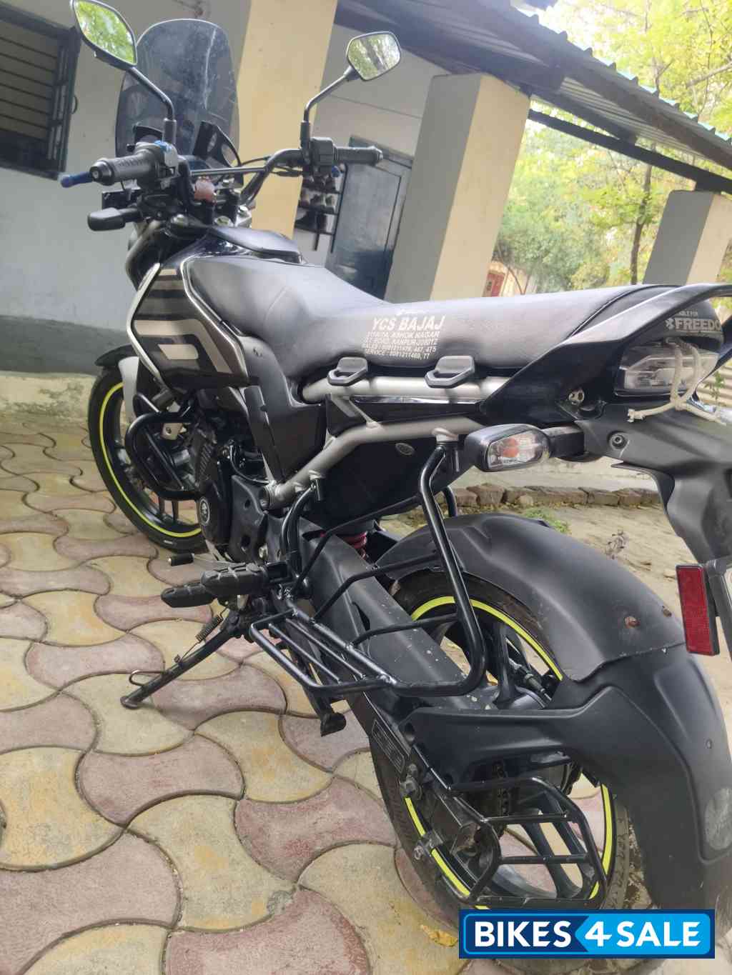 Ebony Black Gray Bajaj Freedom 125 NG04 Drum LED Ebony Black Gray Bajaj Freedom 125 NG04 Drum LED