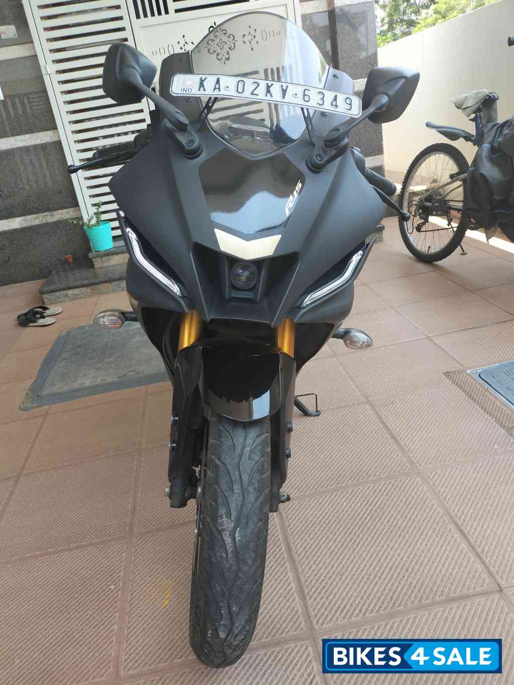 Dark Knight Yamaha R15 V4
