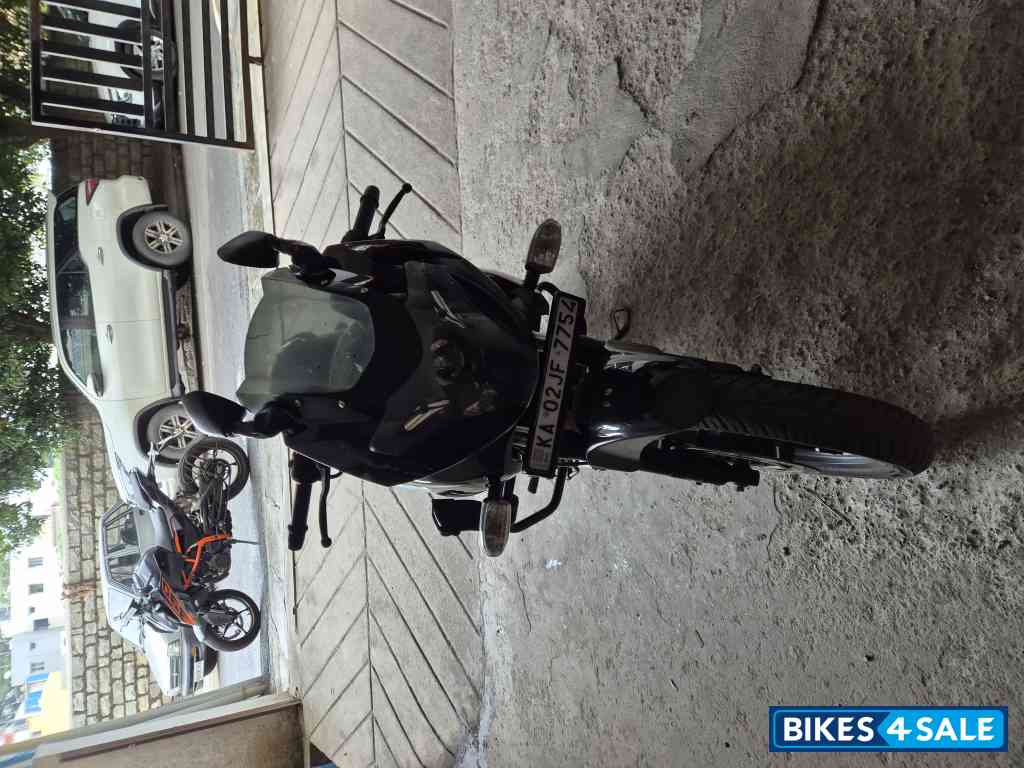 Bajaj Pulsar 220F