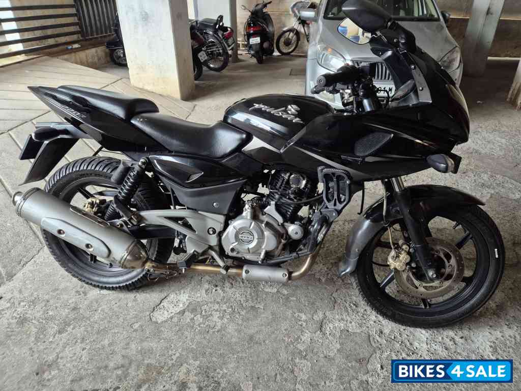 Bajaj Pulsar 220F