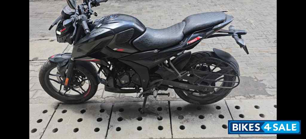 Black Bajaj Pulsar N160 Dual Channel ABS