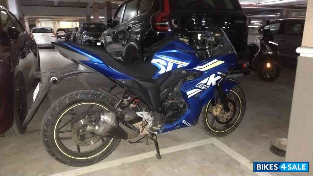 Blue Suzuki Gixxer SF