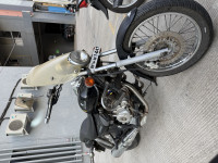 Black Bajaj Avenger Cruise 220