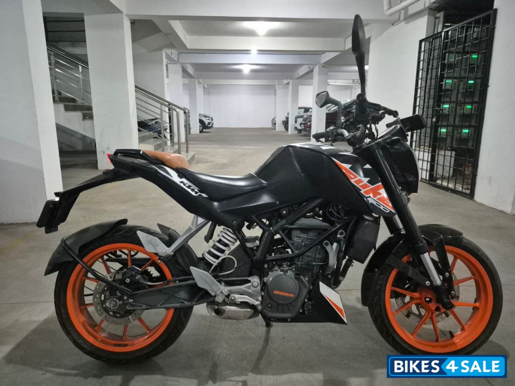 Black KTM Duke Black KTM Duke
