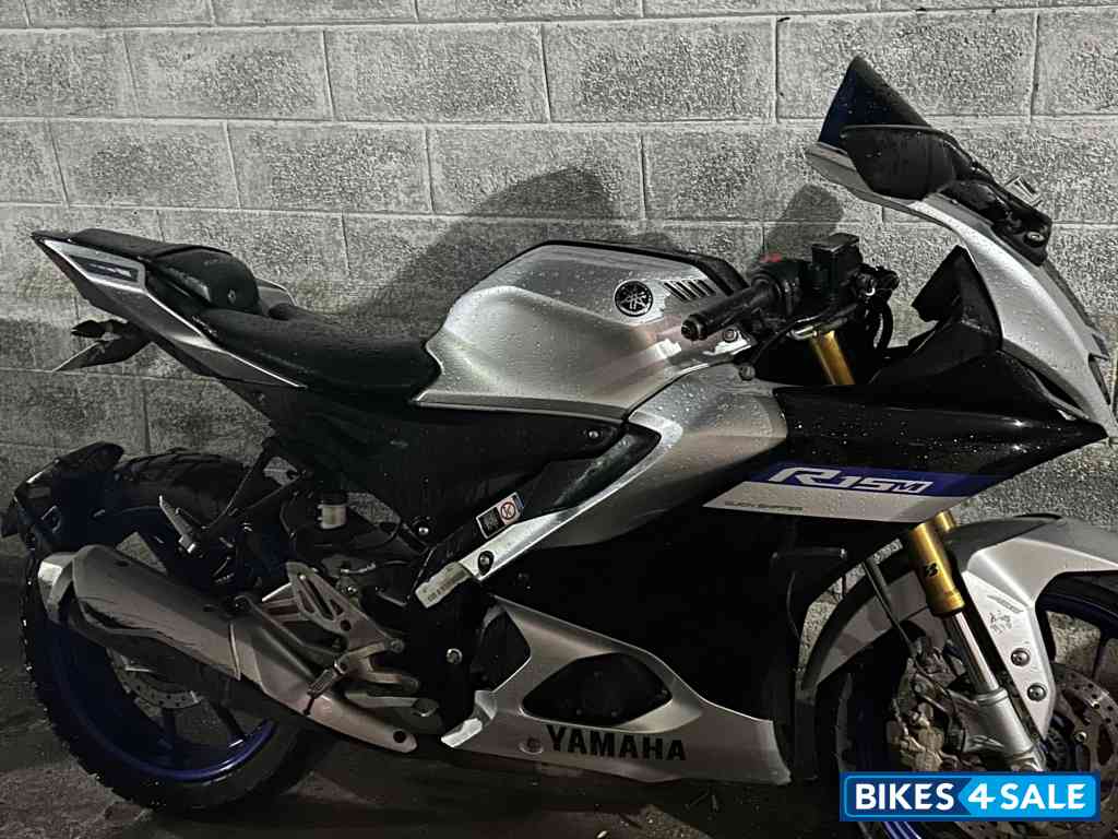 Metallic Grey Yamaha R15M
