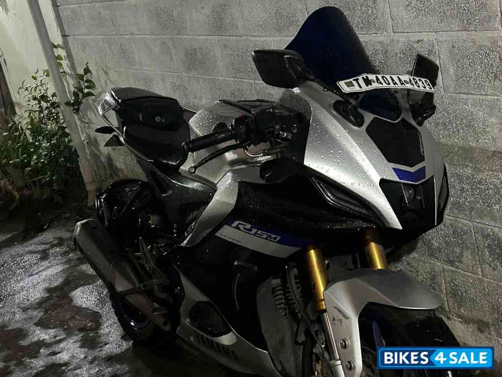 Metallic Grey Yamaha R15M