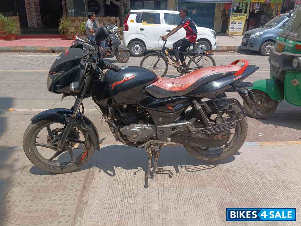 Bajaj Pulsar 125 Neon Disc Single Seat