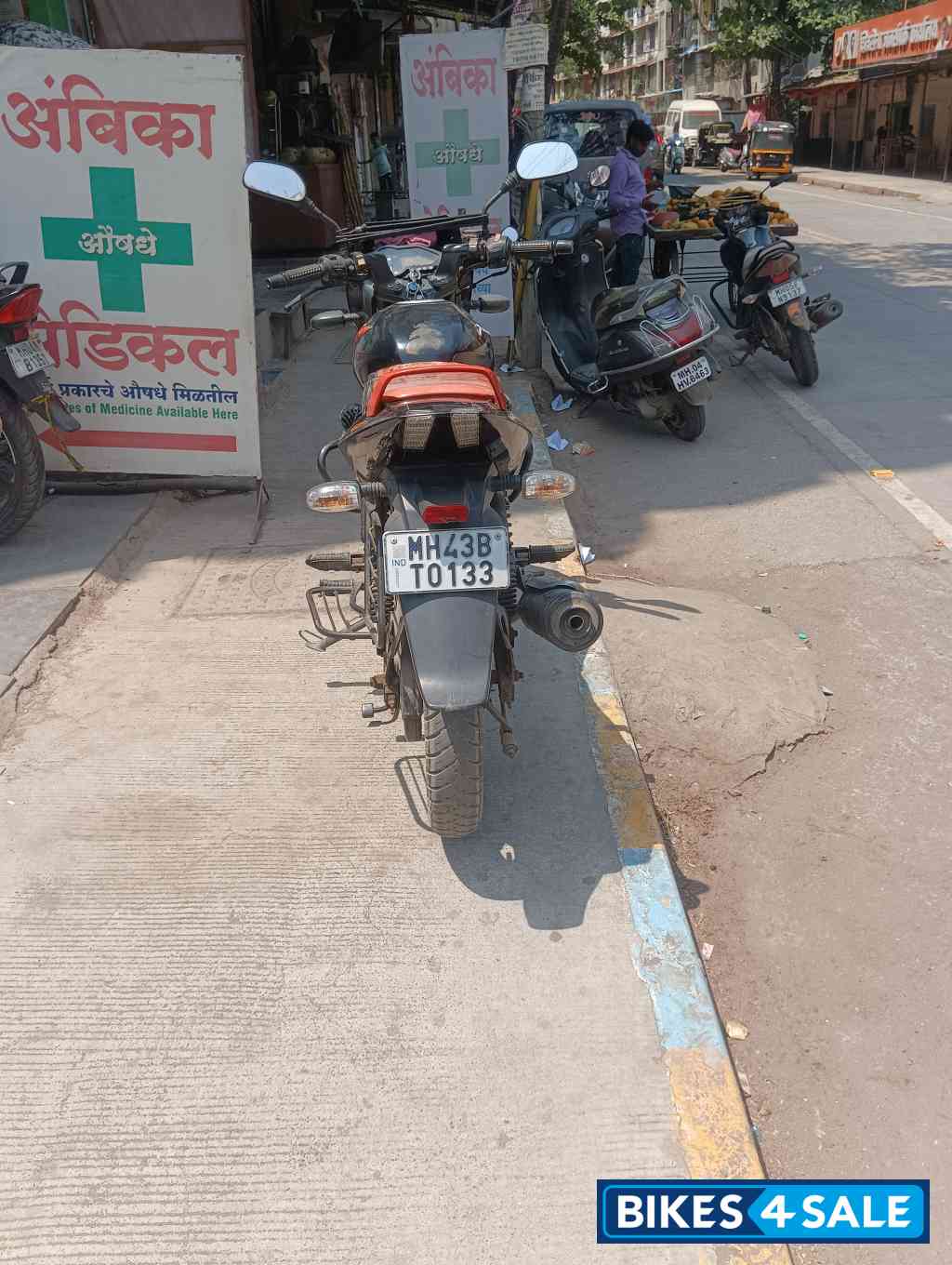 Bajaj Pulsar 125 Neon Disc Single Seat