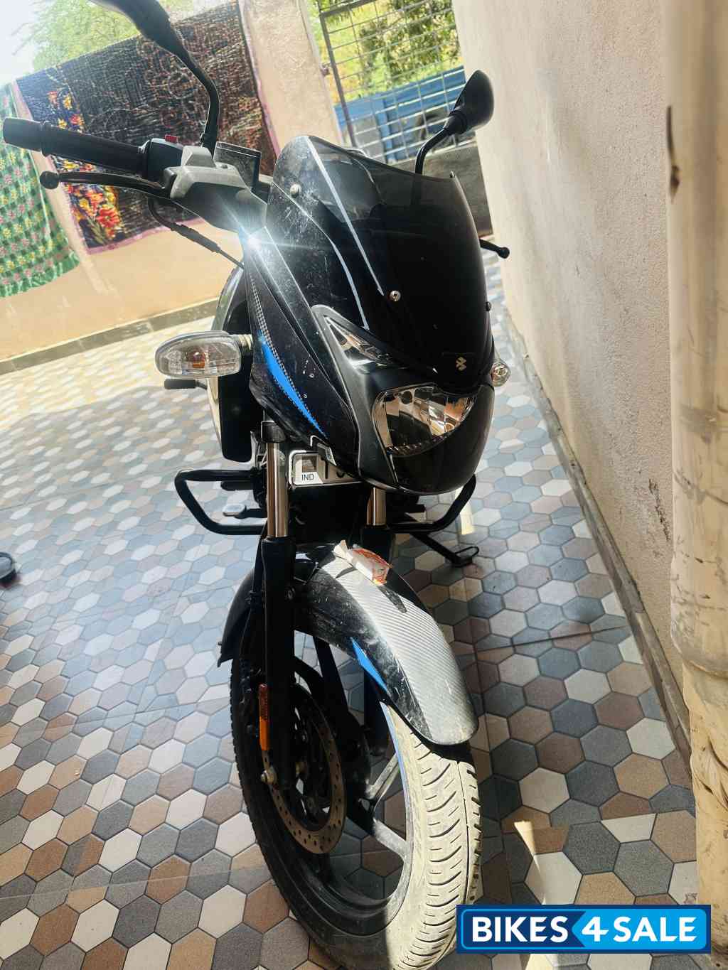 Sparkling Metallic Black And B Bajaj Pulsar 125