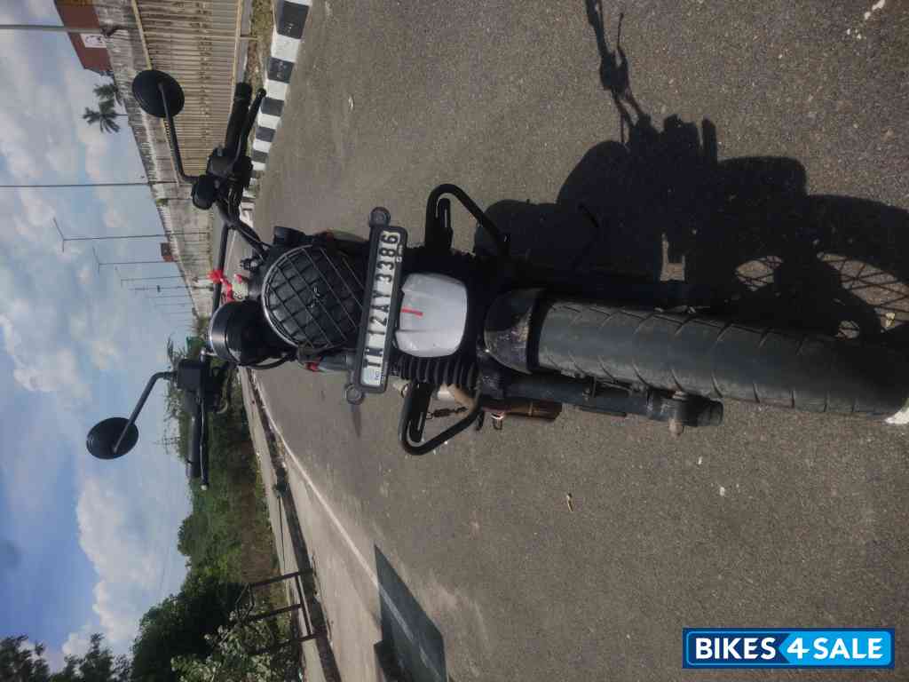 Rebel Red Yezdi Scrambler Dual Tone Rebel Red Yezdi Scrambler Dual Tone