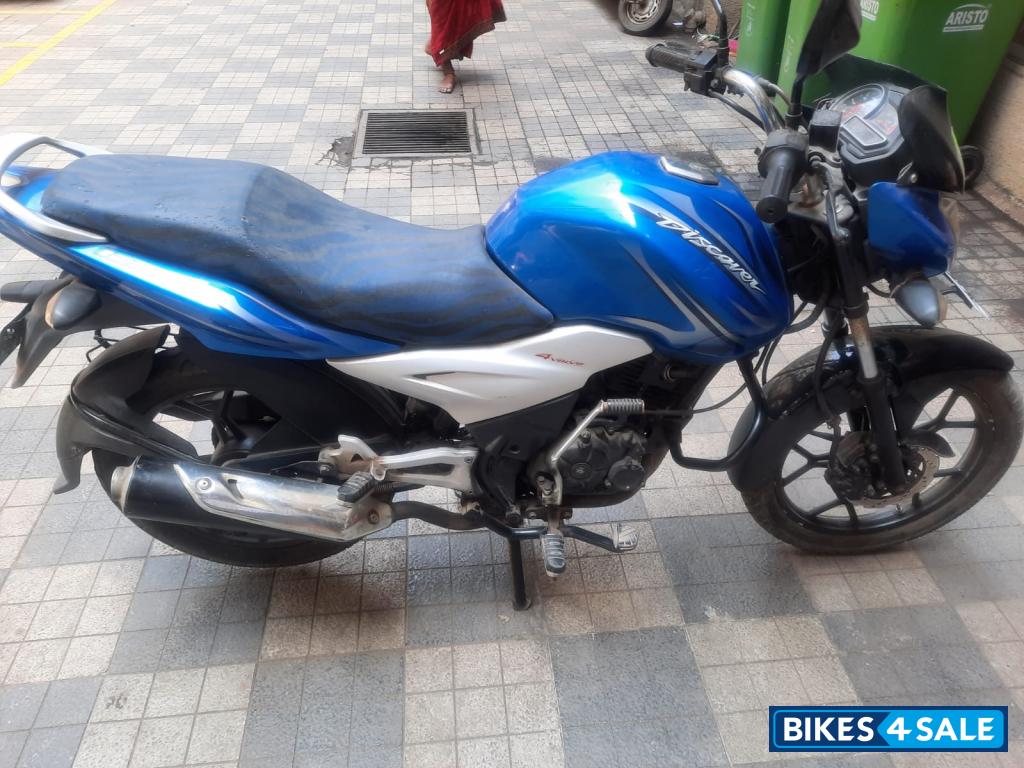 Blue Bajaj Discover 125 ST
