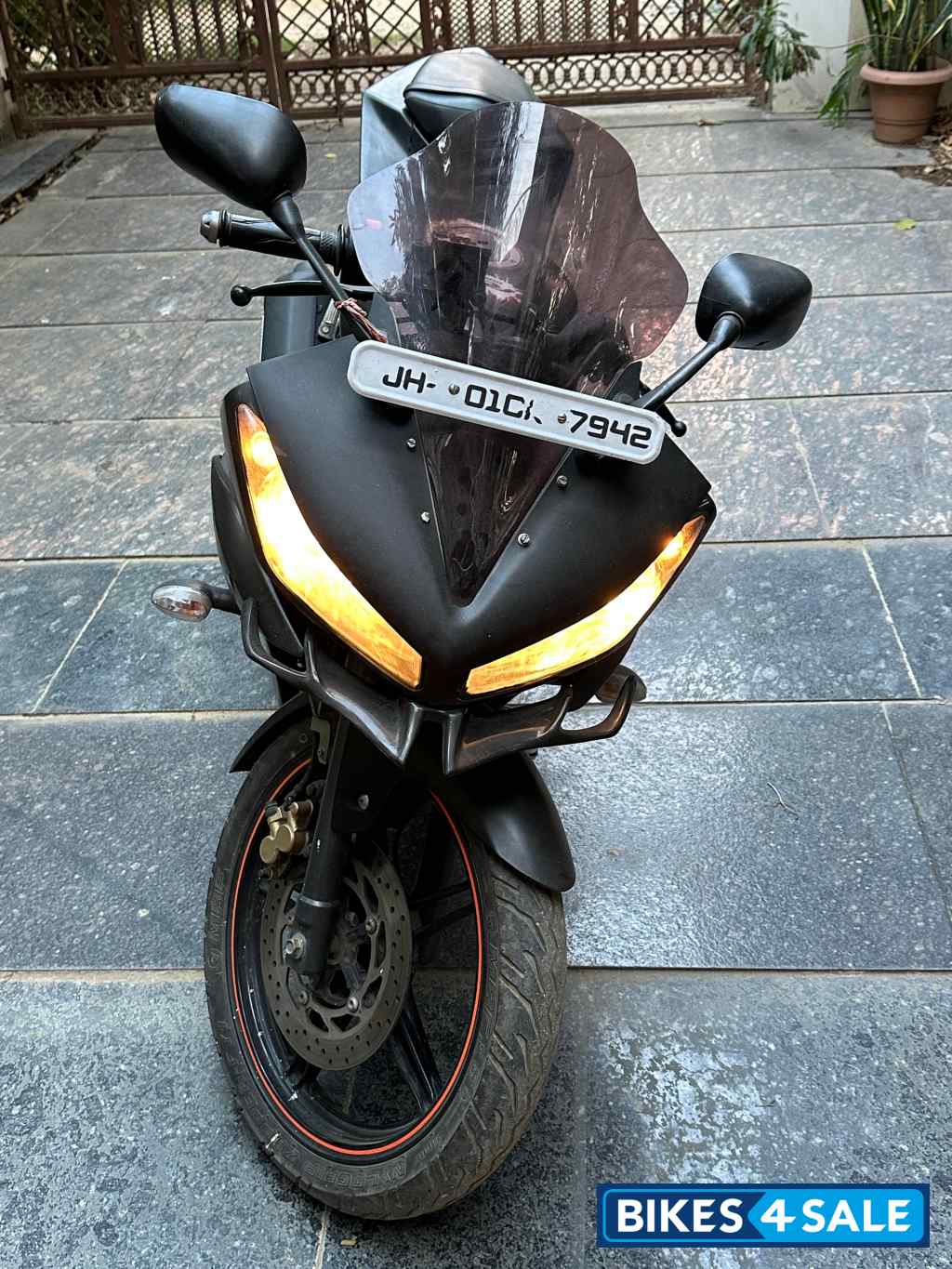 Matte Black Yamaha YZF R15 V2