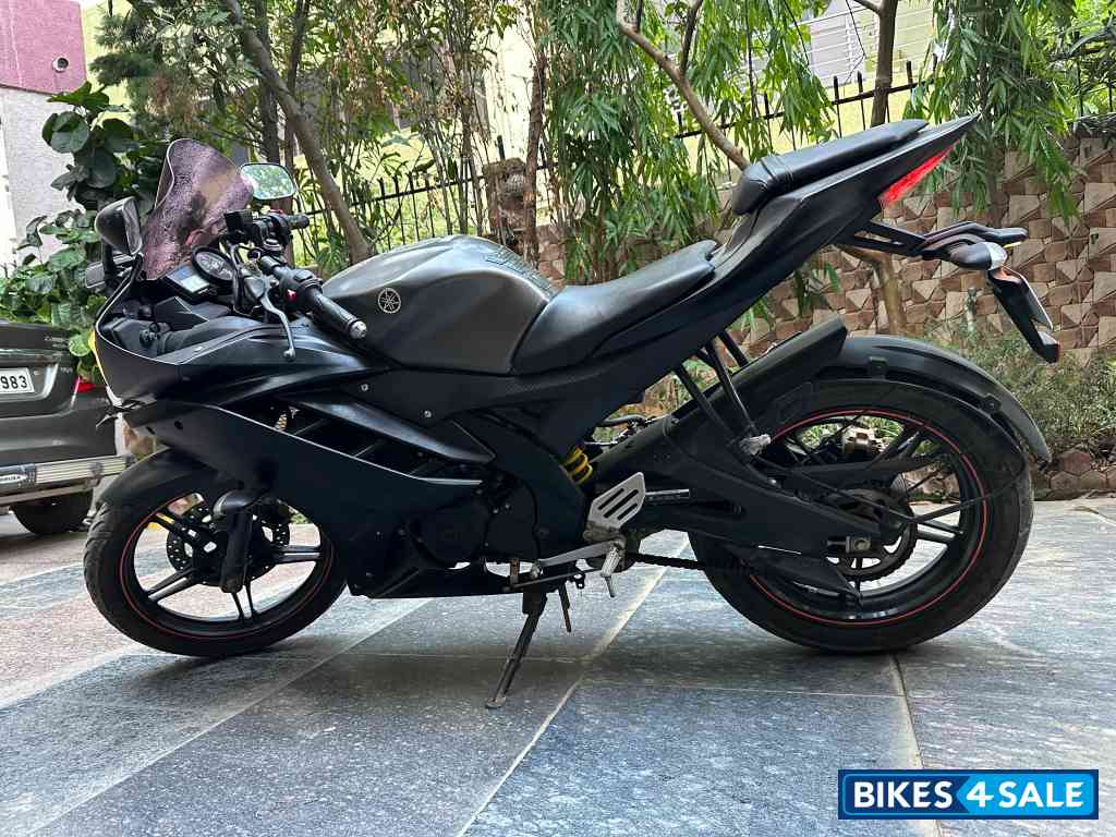 Matte Black Yamaha YZF R15 V2 Matte Black Yamaha YZF R15 V2