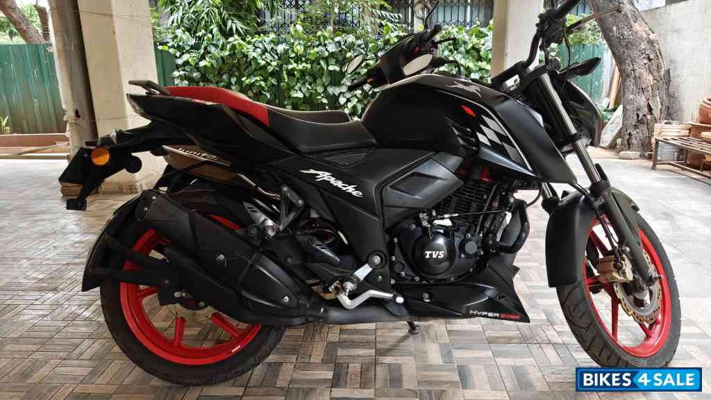 Black And Red TVS Apache RTR 160 4V Special Edition