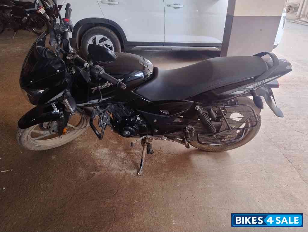 Bajaj Pulsar 125 Neon Disc Single Seat